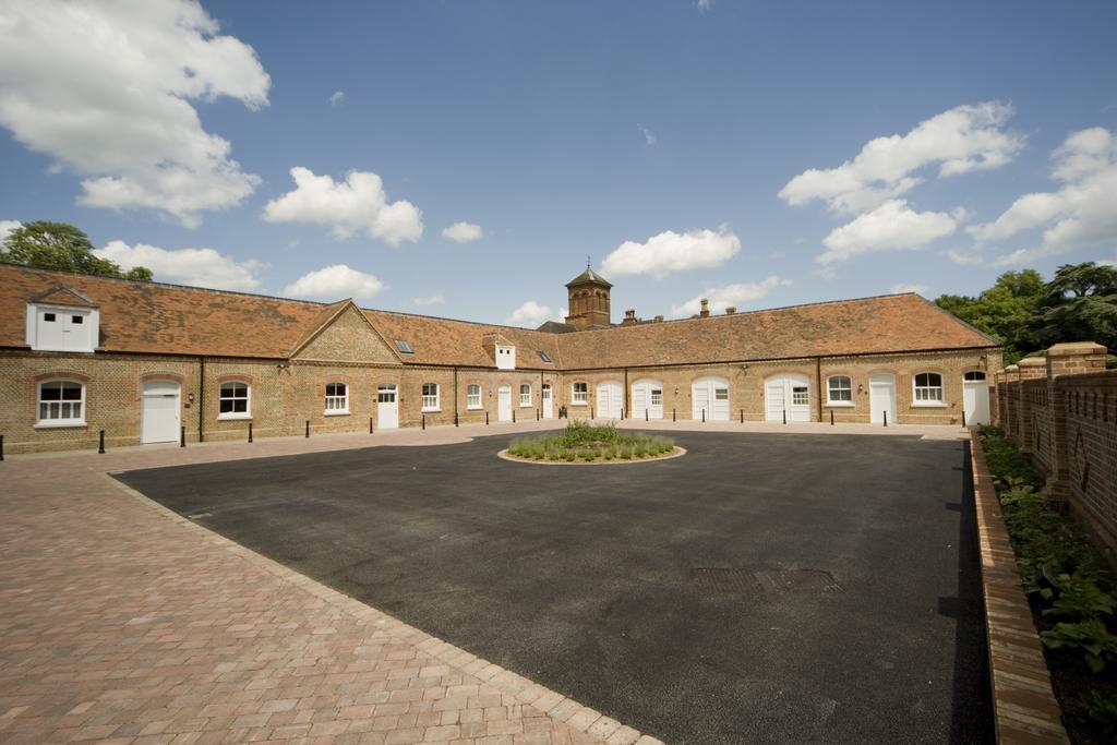 Oakley Hall Hotel 베이싱스토크 외부 사진