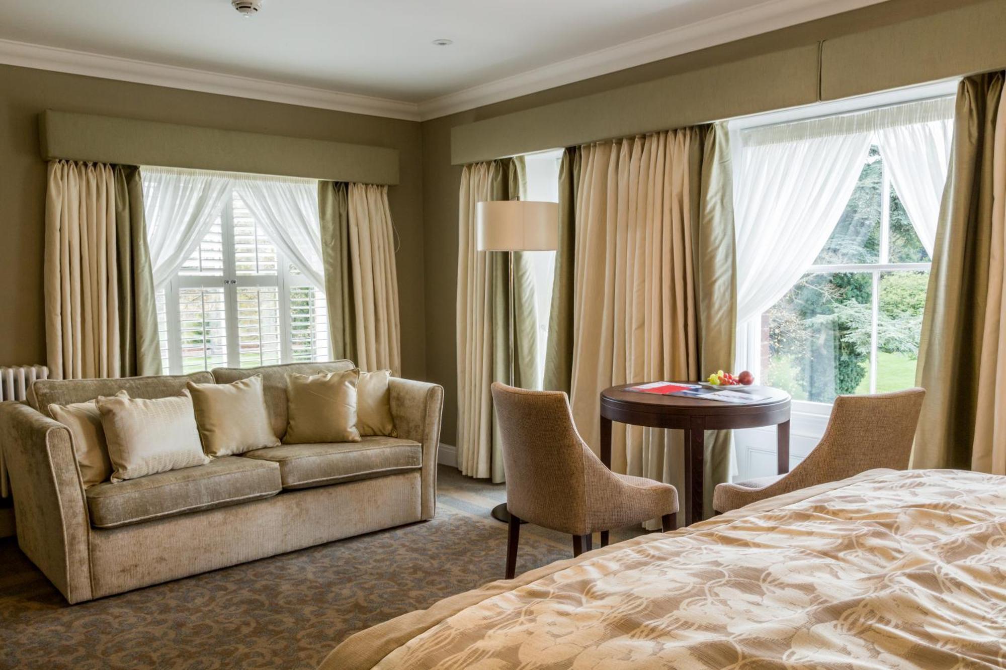 Oakley Hall Hotel 베이싱스토크 외부 사진