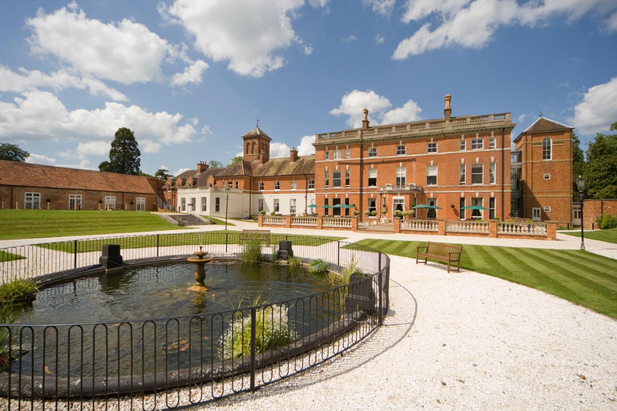 Oakley Hall Hotel 베이싱스토크 외부 사진