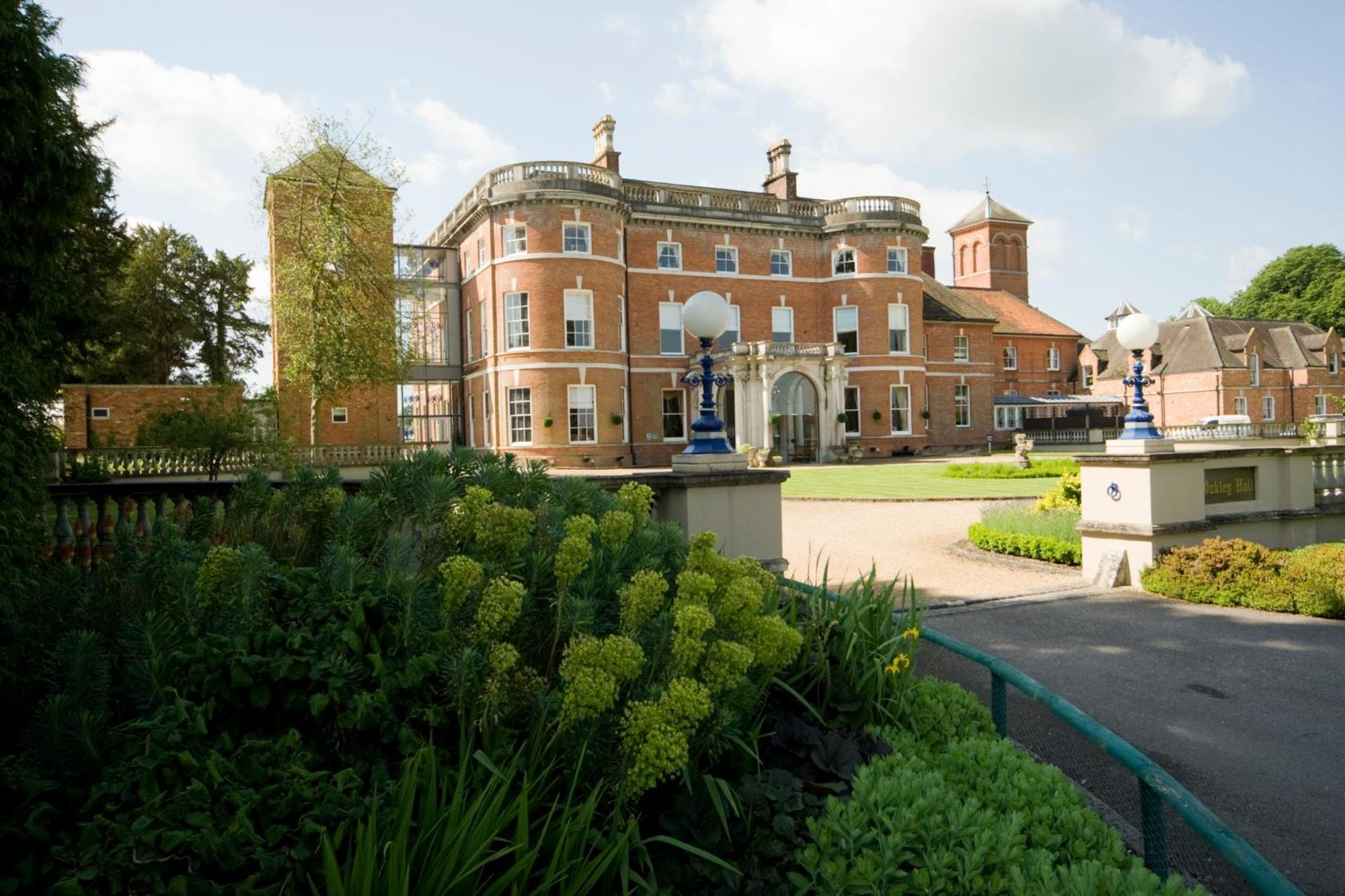 Oakley Hall Hotel 베이싱스토크 외부 사진