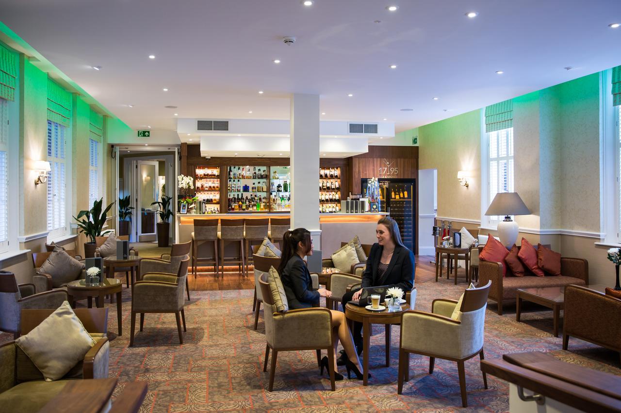 Oakley Hall Hotel 베이싱스토크 외부 사진